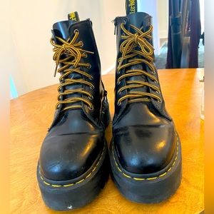 BLACK// JADON// DOC MARTENS